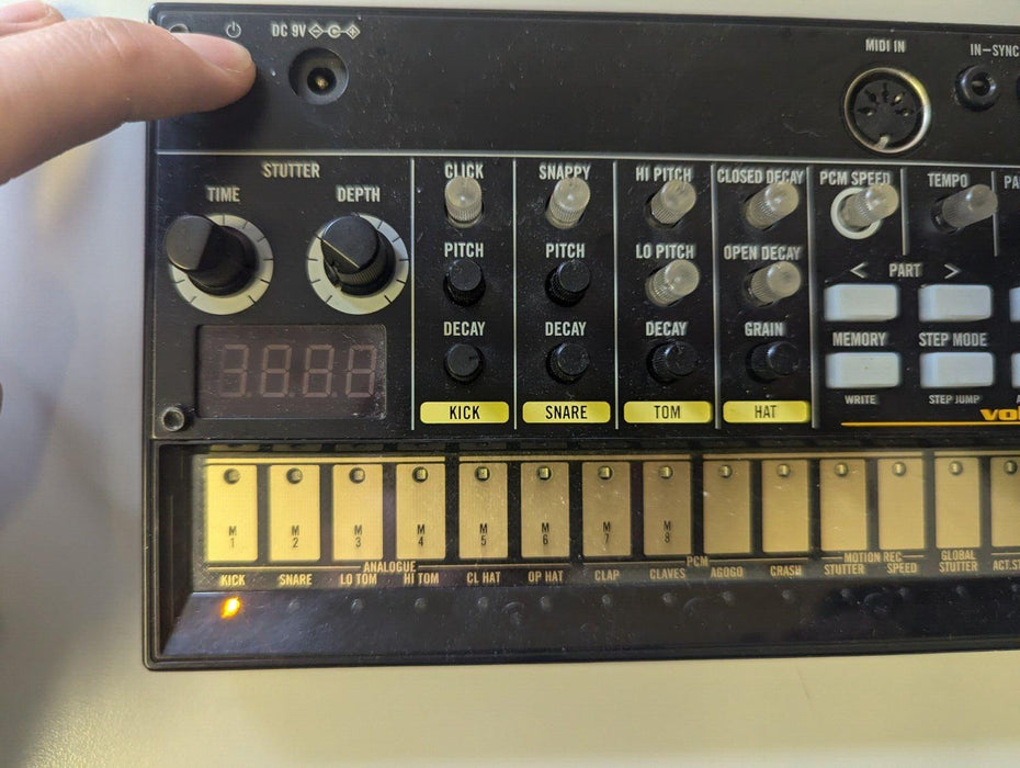 Korg - volca Beats - Analogue Rhythm Drum Machine Synthesizer (Device Only)