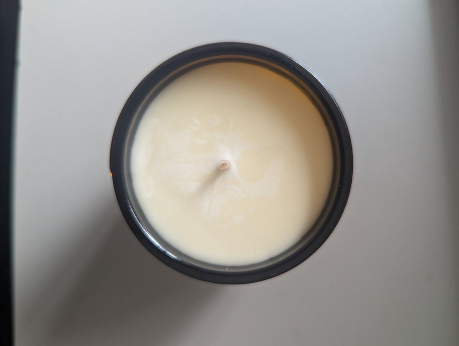 The Flora Lab Wax Candle Tobacco,Honey leaf & Burbon